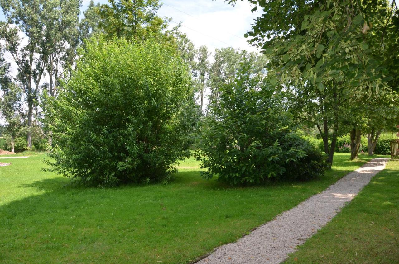 Teichcamp Hostel Grosshartmannsdorf Exterior photo